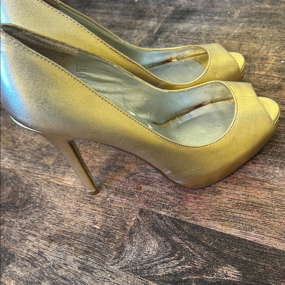 Steve Madden Metallic Gold Peep-Toe Heels - Picture 2 of 9